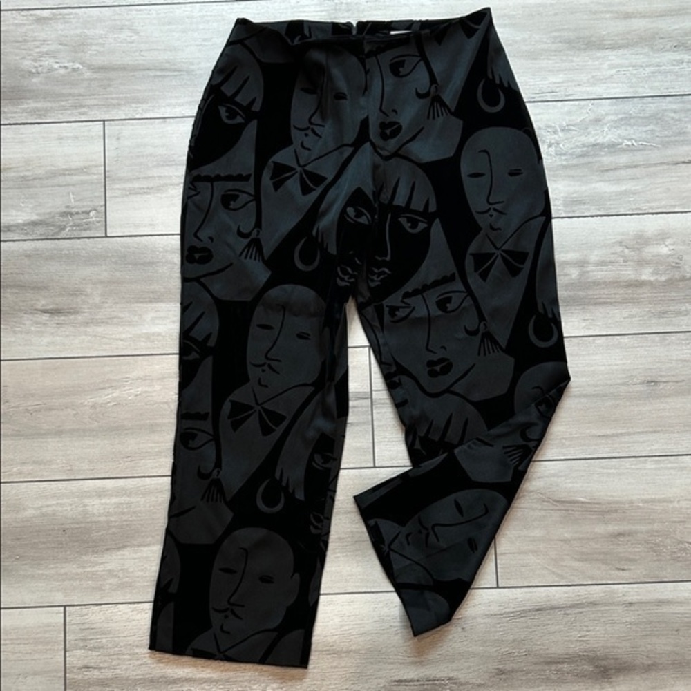 Selia by Esther Amato abstract faces velour crop pants size 6
